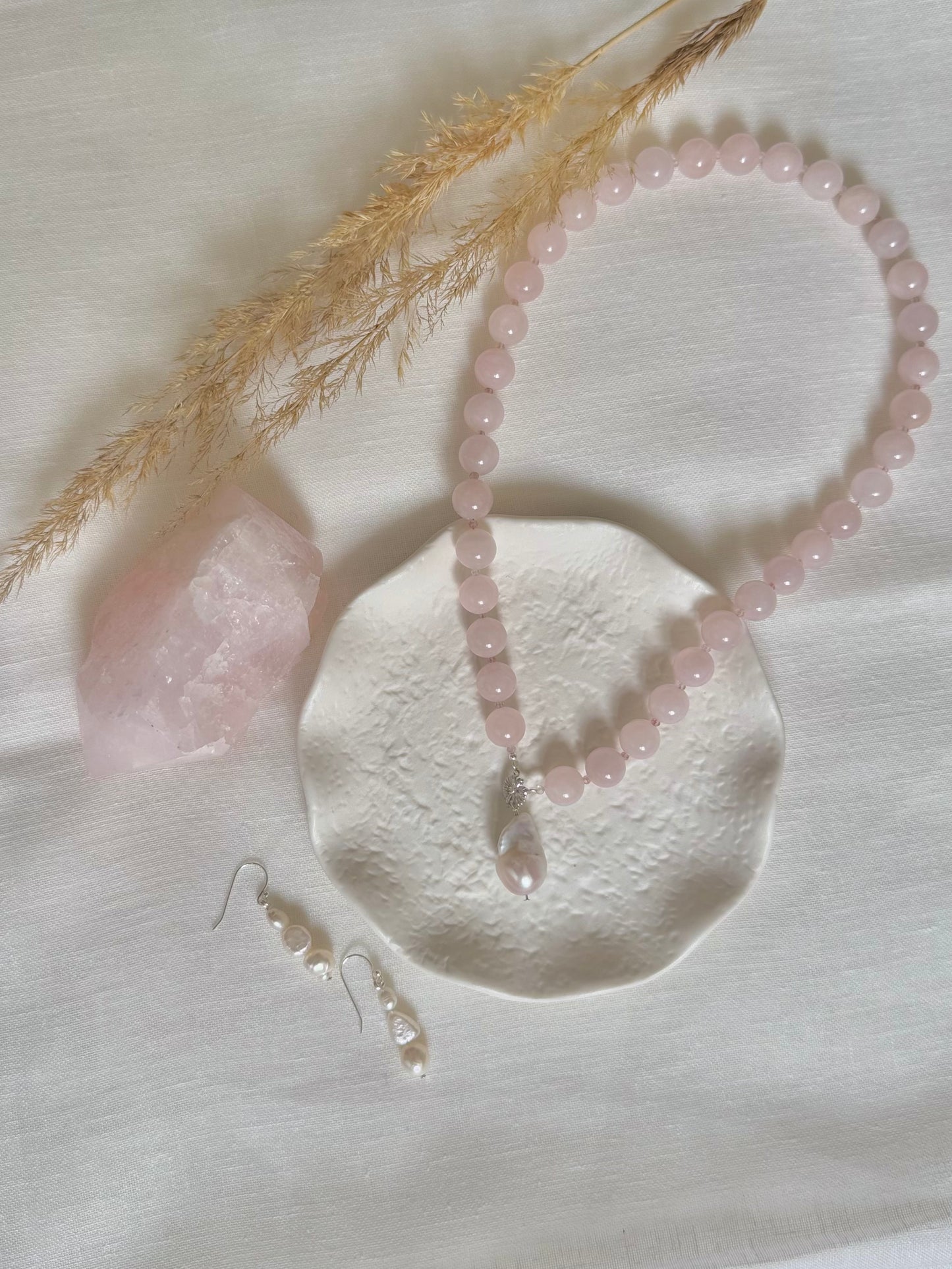 Rose Quartz beaded necklace with Genuine Baroque Pearl
