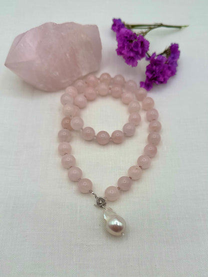 Rose Quartz beaded necklace with Genuine Baroque Pearl