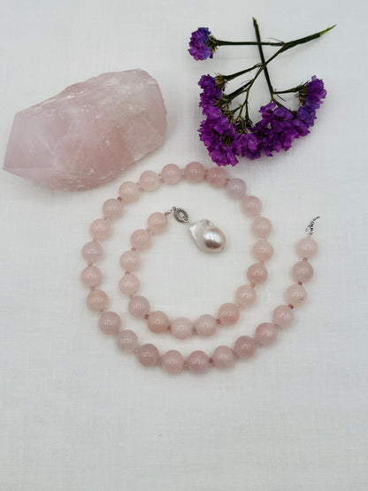 Rose Quartz beaded necklace with Genuine Baroque Pearl