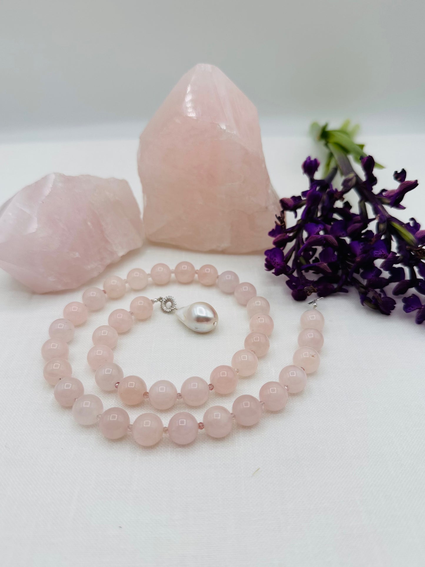 Rose Quartz beaded necklace with Genuine Baroque Pearl