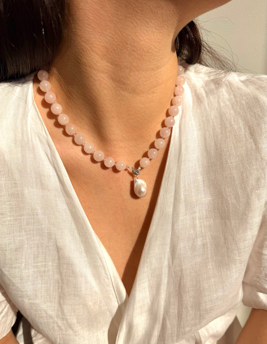 Rose Quartz beaded necklace with Genuine Baroque Pearl