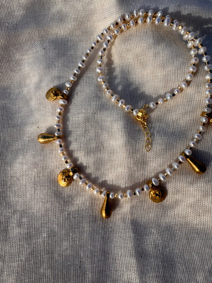 Eriu Freshwater Pearl Necklace